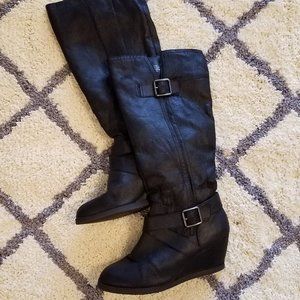 Black wedge boots